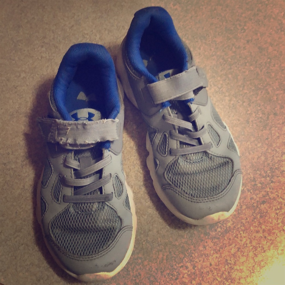 Boys shoes